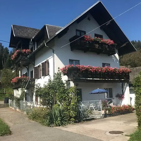 Nusswald קרומפנדורף